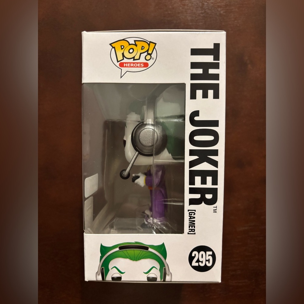 FUNKO POP THE JOKER (GAMER) GAME STOP EXCLUSIVE NEW IN BOX - Picture 6 of 6
